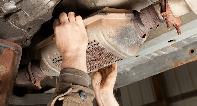 5 ایراد شایع خودروهای هیبرید؛ مشکلات خودروهای هیبرید 3 مشکلات کاتالیست خودروهای هیبرید