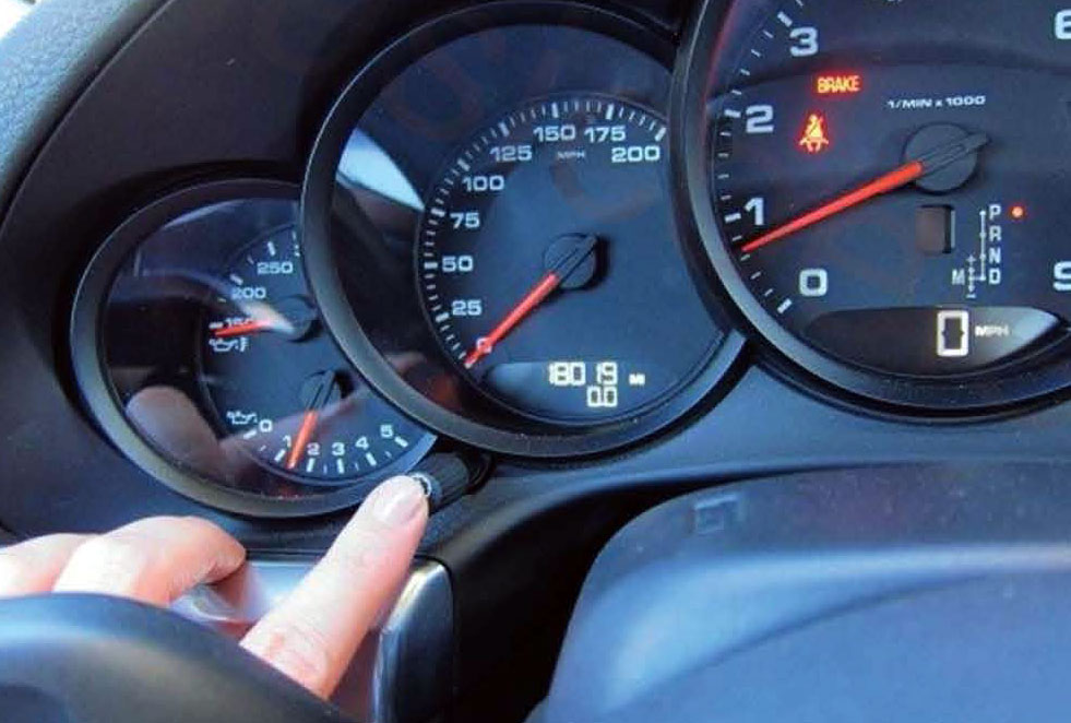 آموزش ریست چراغ سرویس پورشه ۹۱۱ 2 ریست چراغ سرویس پورشه ۹۱۱ (PORSCHE 911 CARRERA)
