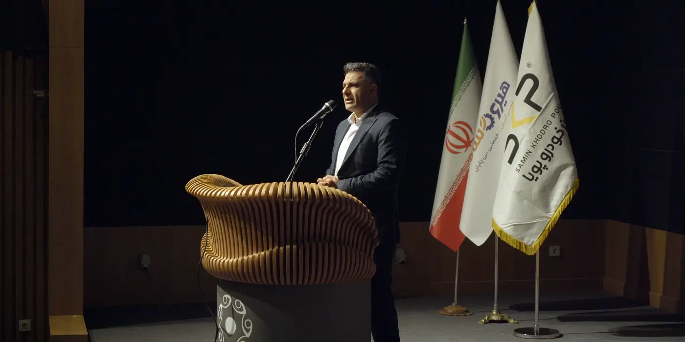 گردهمایی بزرگ فعالان خودرو در کرمان؛ از معرفی قطعات SKP تا آموزش پارامترخوانی ایسیو 4 آقای یدالله کردستانی مدیرعامل مجموعه هیروسان کرمان در همایش SKP دی ۱۴۰۴