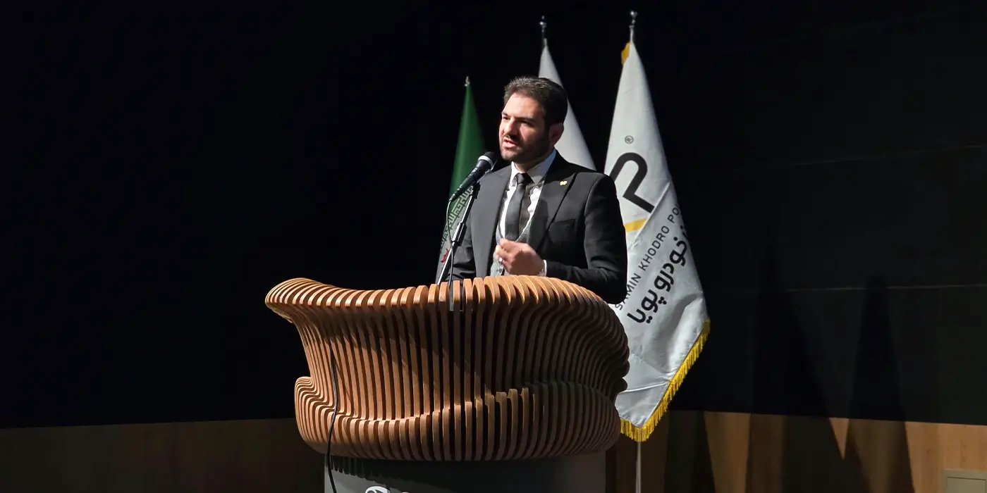 گردهمایی بزرگ فعالان خودرو در کرمان؛ از معرفی قطعات SKP تا آموزش پارامترخوانی ایسیو 3 سخرانی مهندس اکبر فتحی مدیرعامل ثمین خودرو در همایش استان کرمان SKP دی ۱۴۰۴